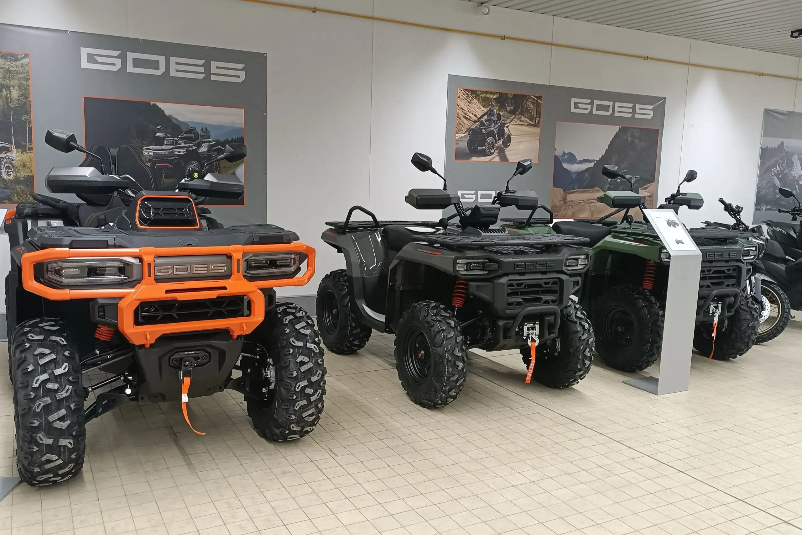 Quads GOES exposés dans le showroom Esprit 2 Roues