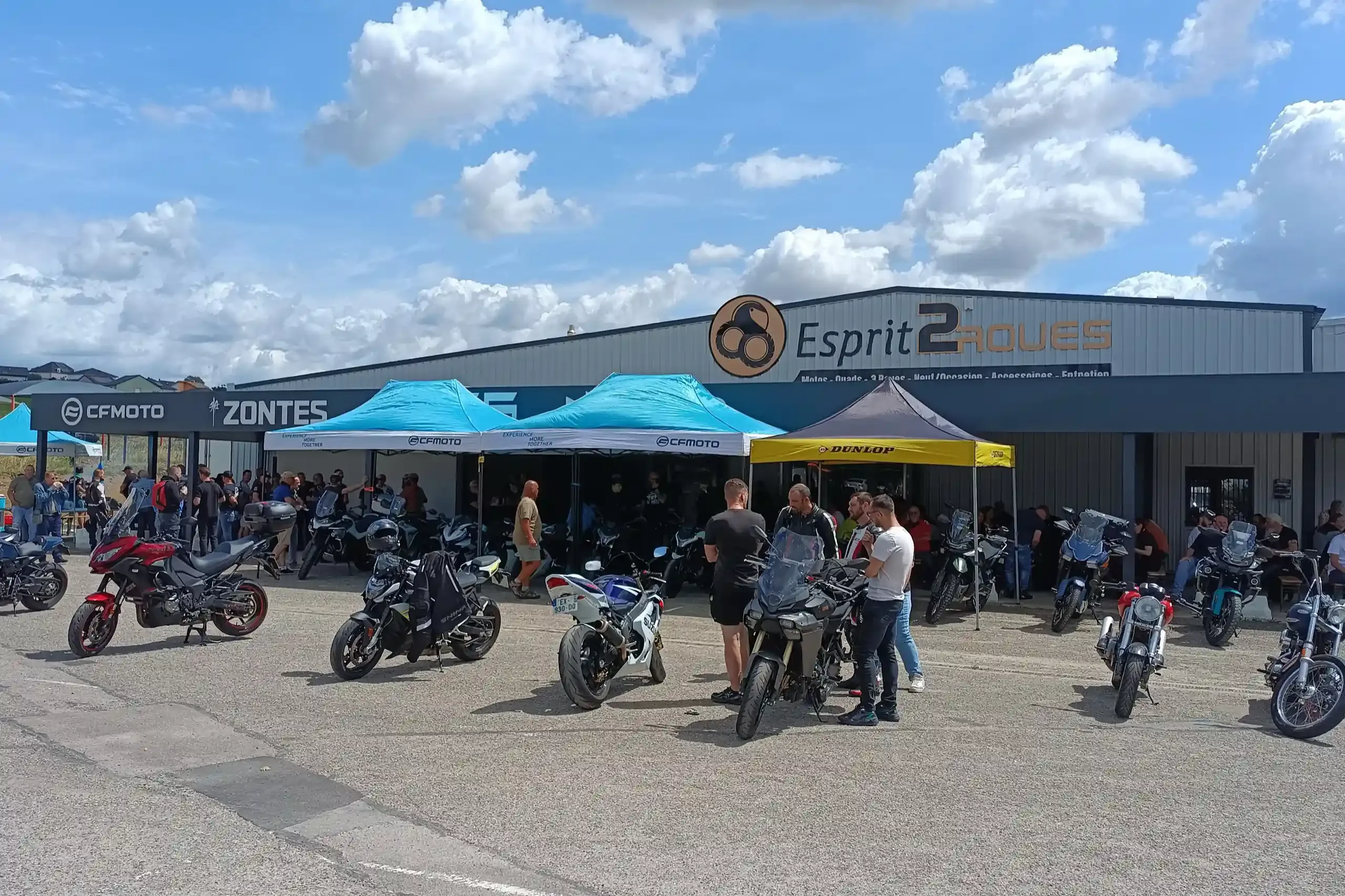 Journée événement devant la concession Esprit 2 Roues